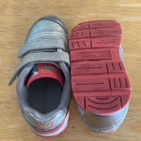 PUMA Girls' Vista Glitz Hook and Loop Sneaker, Silver-Calypso Coral White - Picture 5 of 7